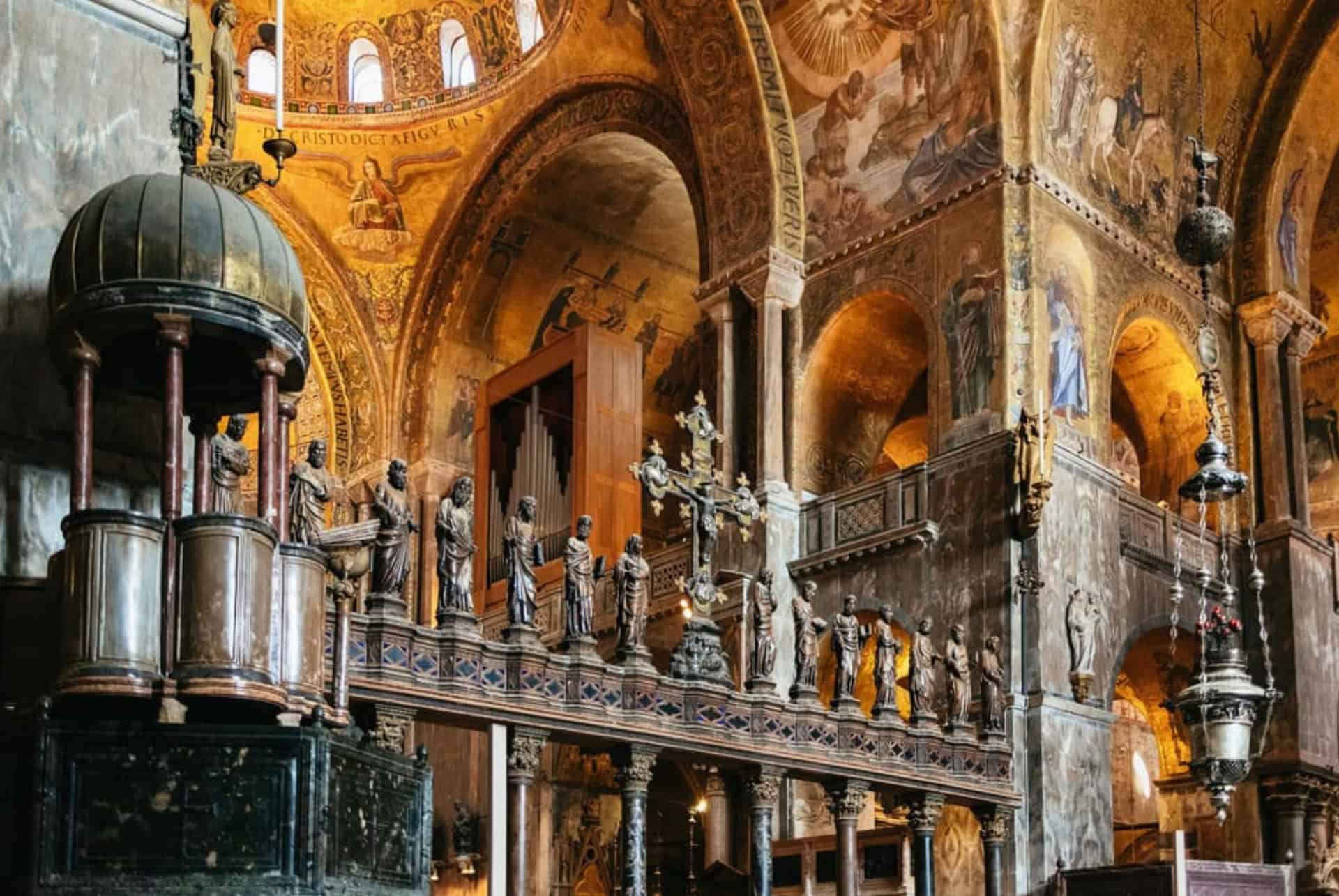 visite guidee dans la basilique saint marc