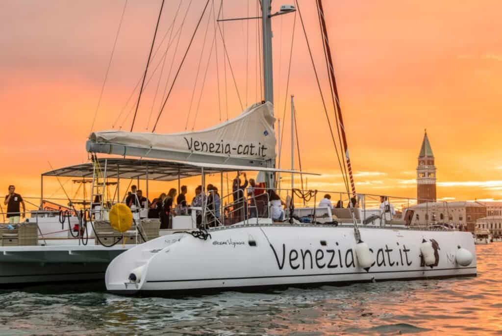 Croisière en catamaran au coucher du soleil