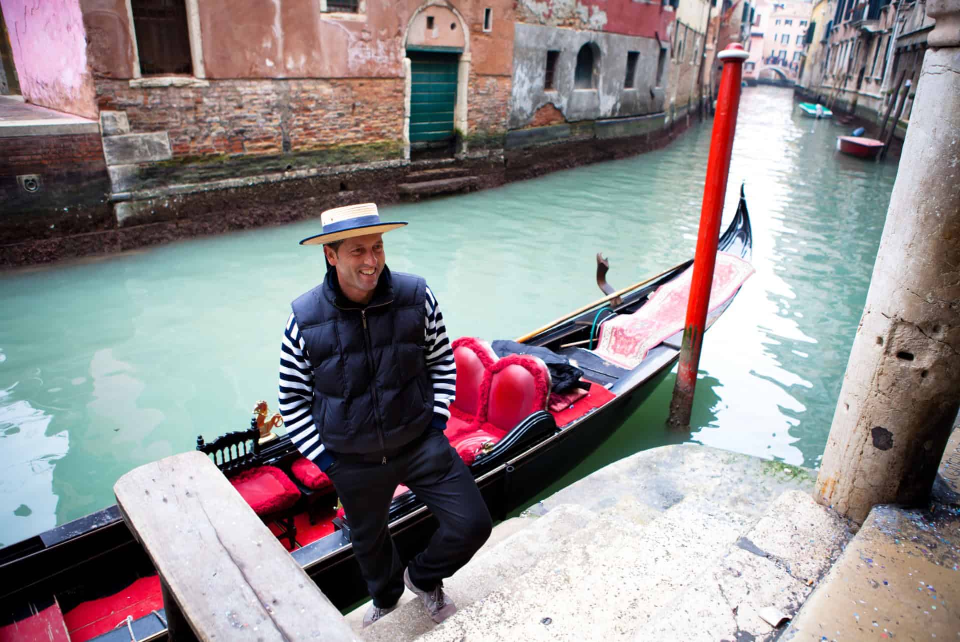 gondolier venise hiver