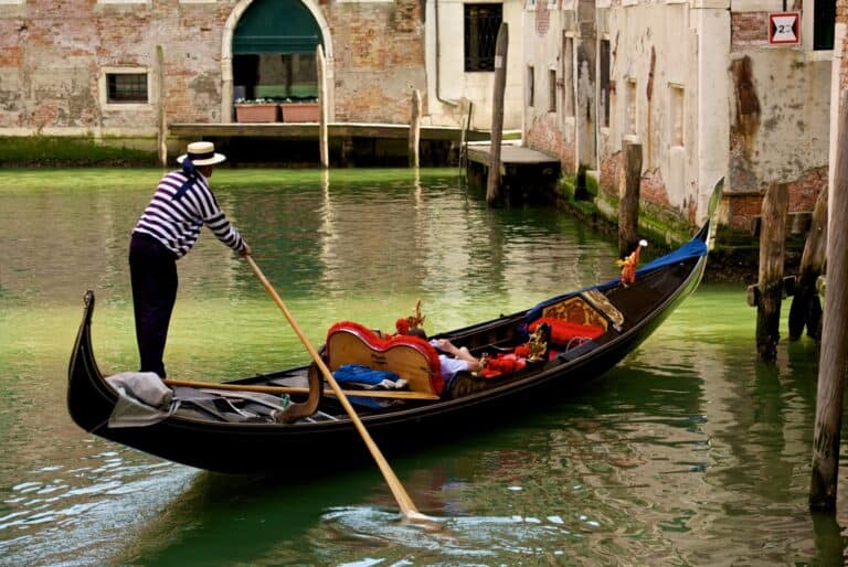 Tour en gondole avec dîner romantique
