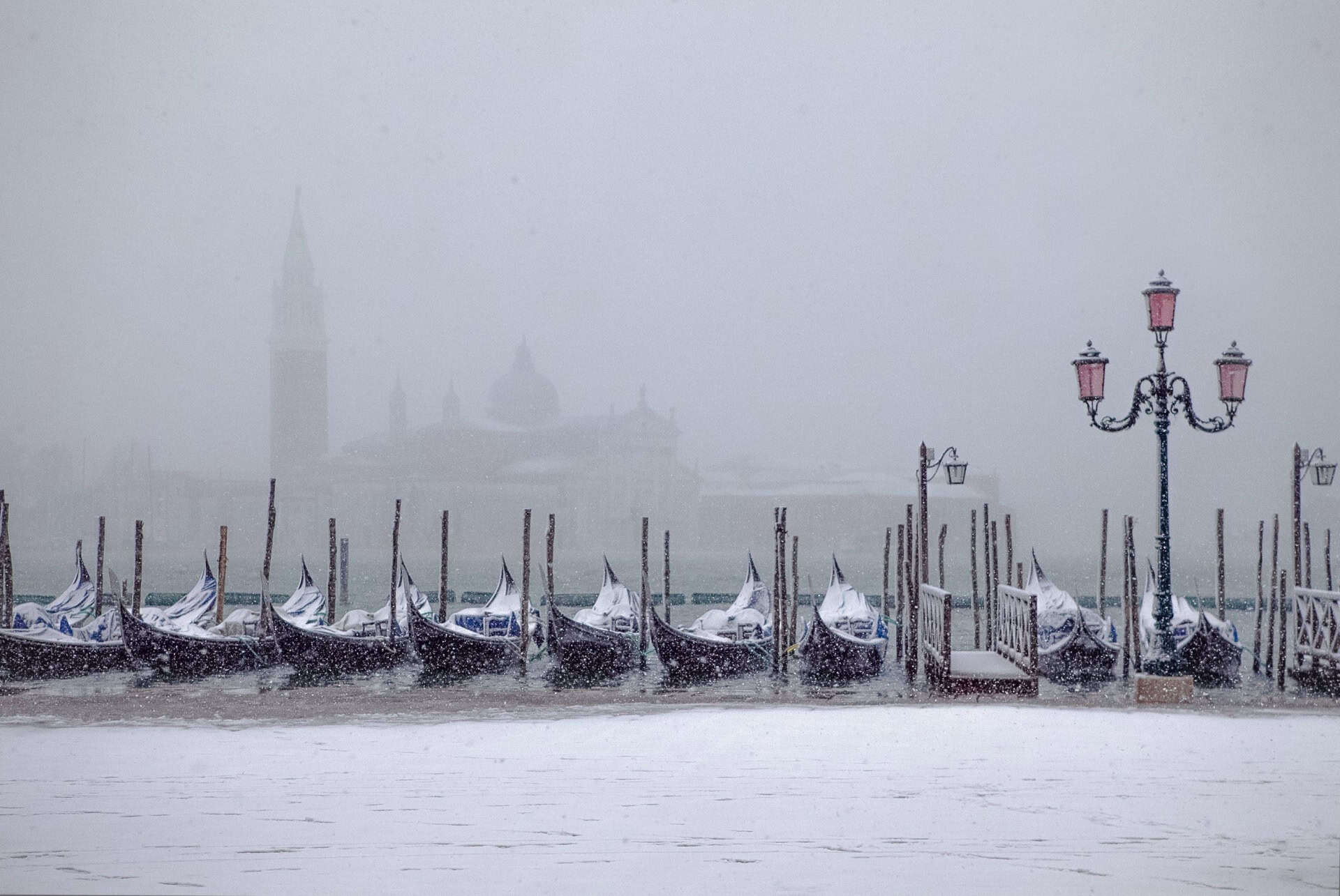 gondoles neige venise