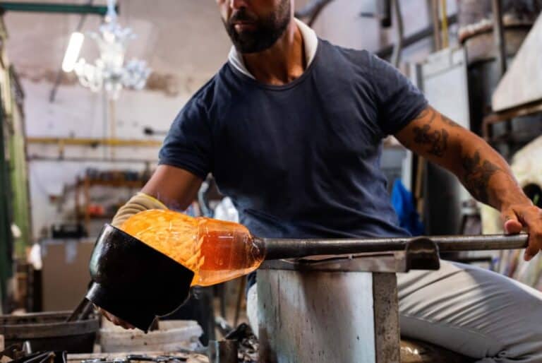 Visite de fabrique de verre avec démonstration