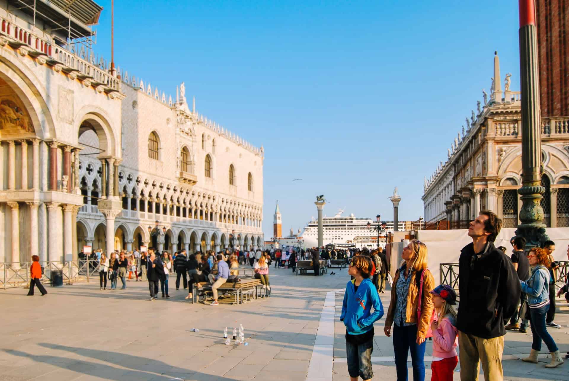 place saint marc venise en famille