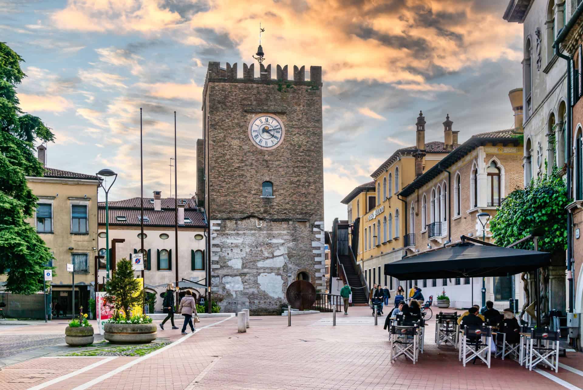 tour de lhorloge tour de lhorloge