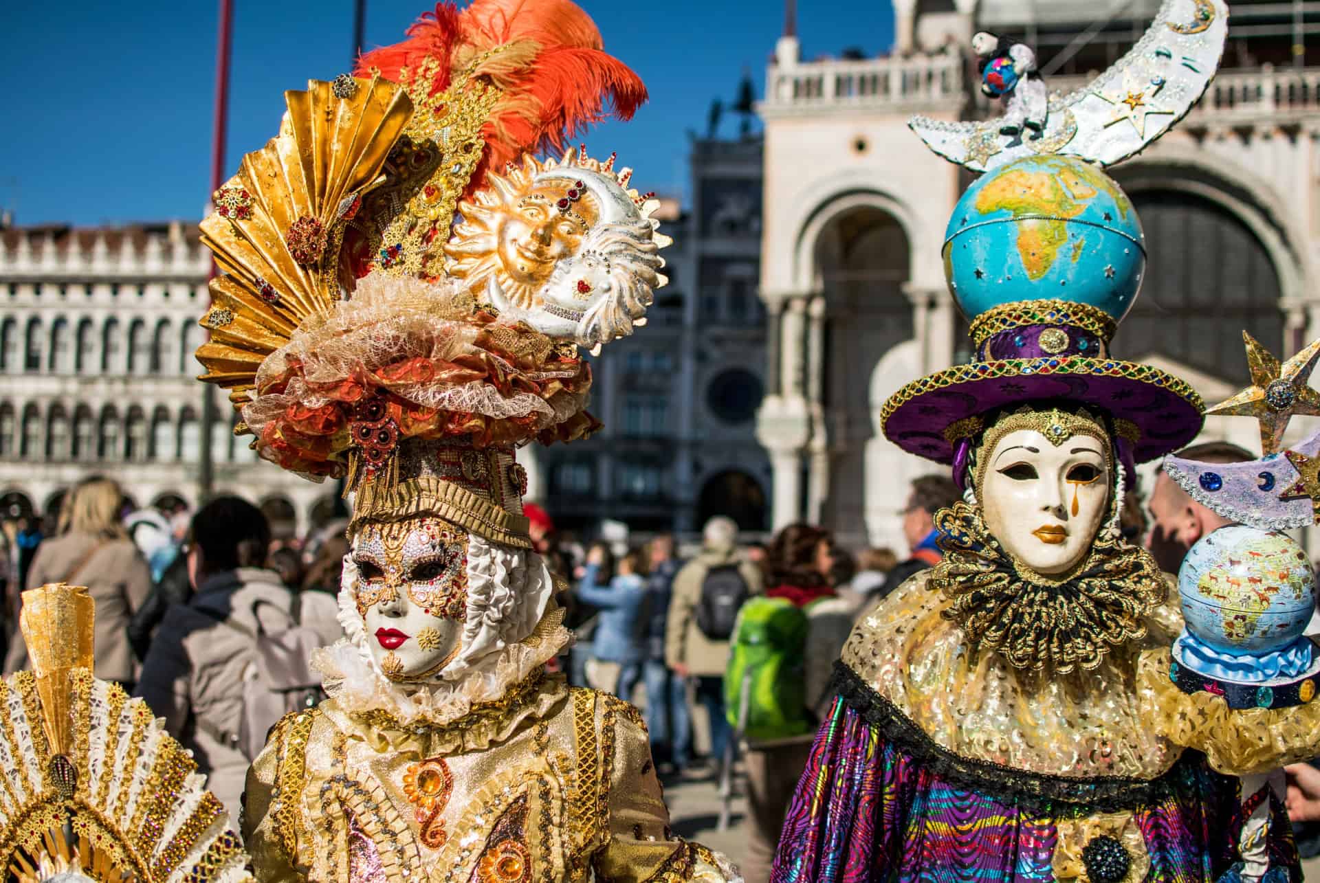 costumes