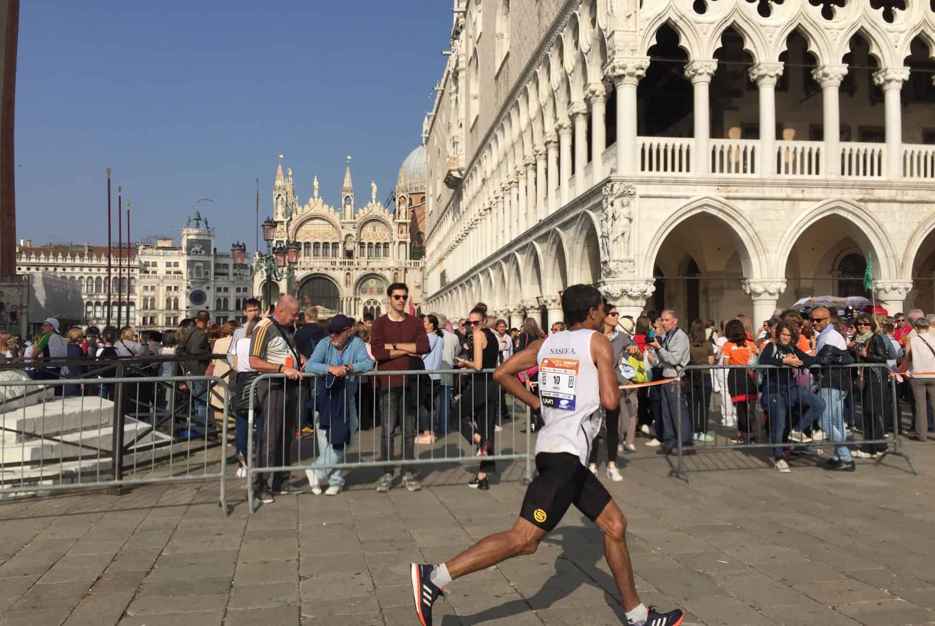coureurs devant les incontournables de Venise coureurs devant les incontournables de Venise