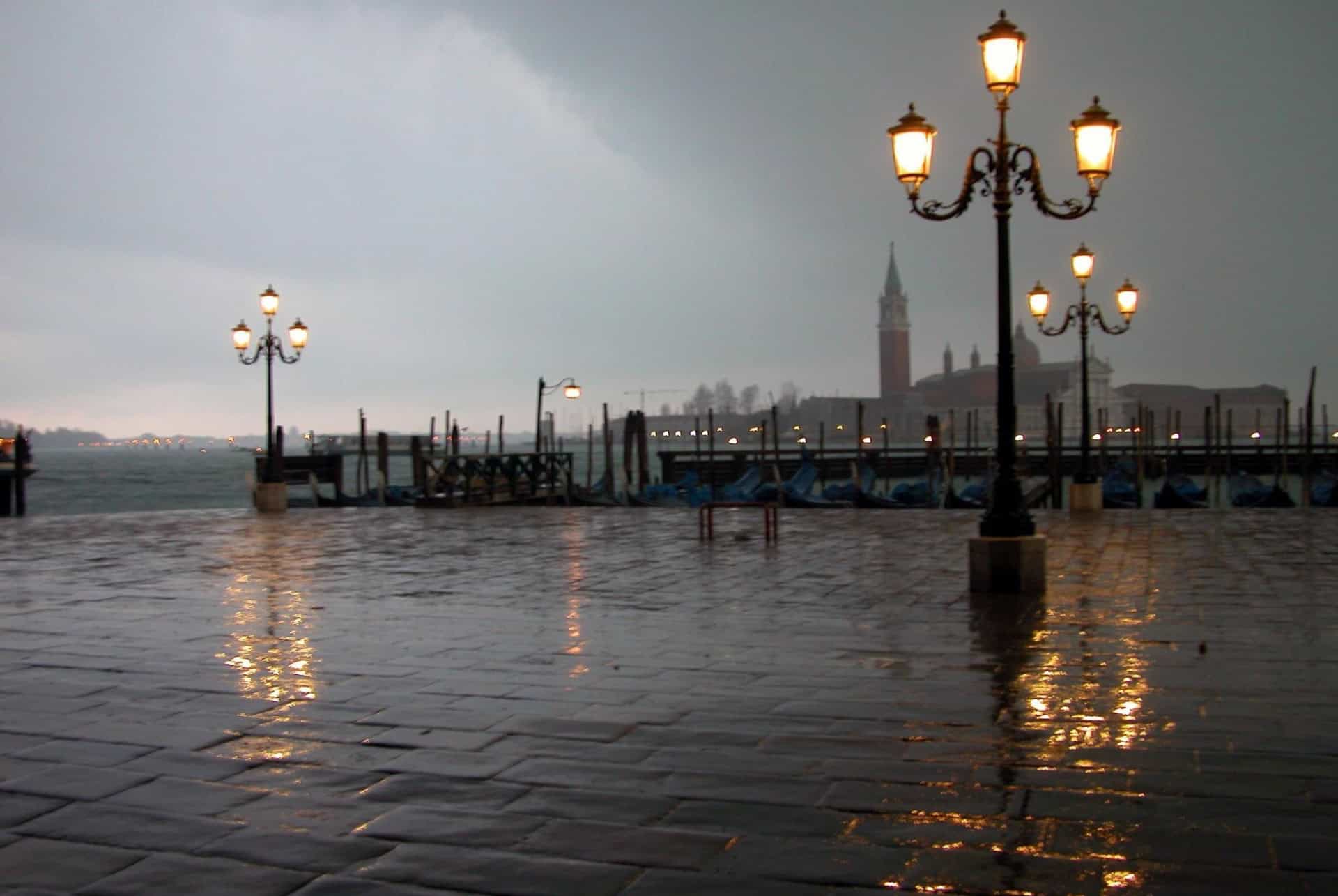 venise mars pluie