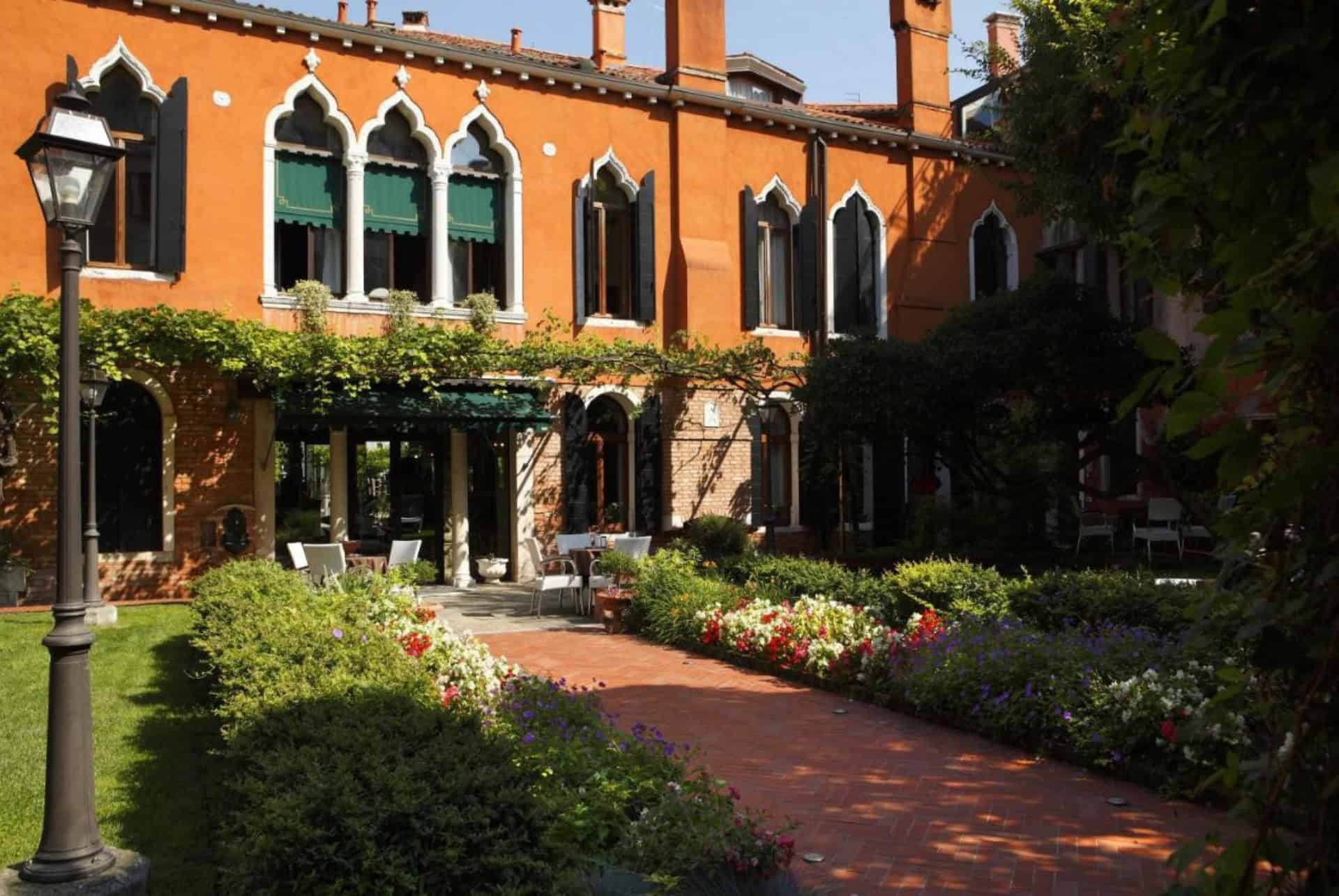 pensione accademia villa maravege