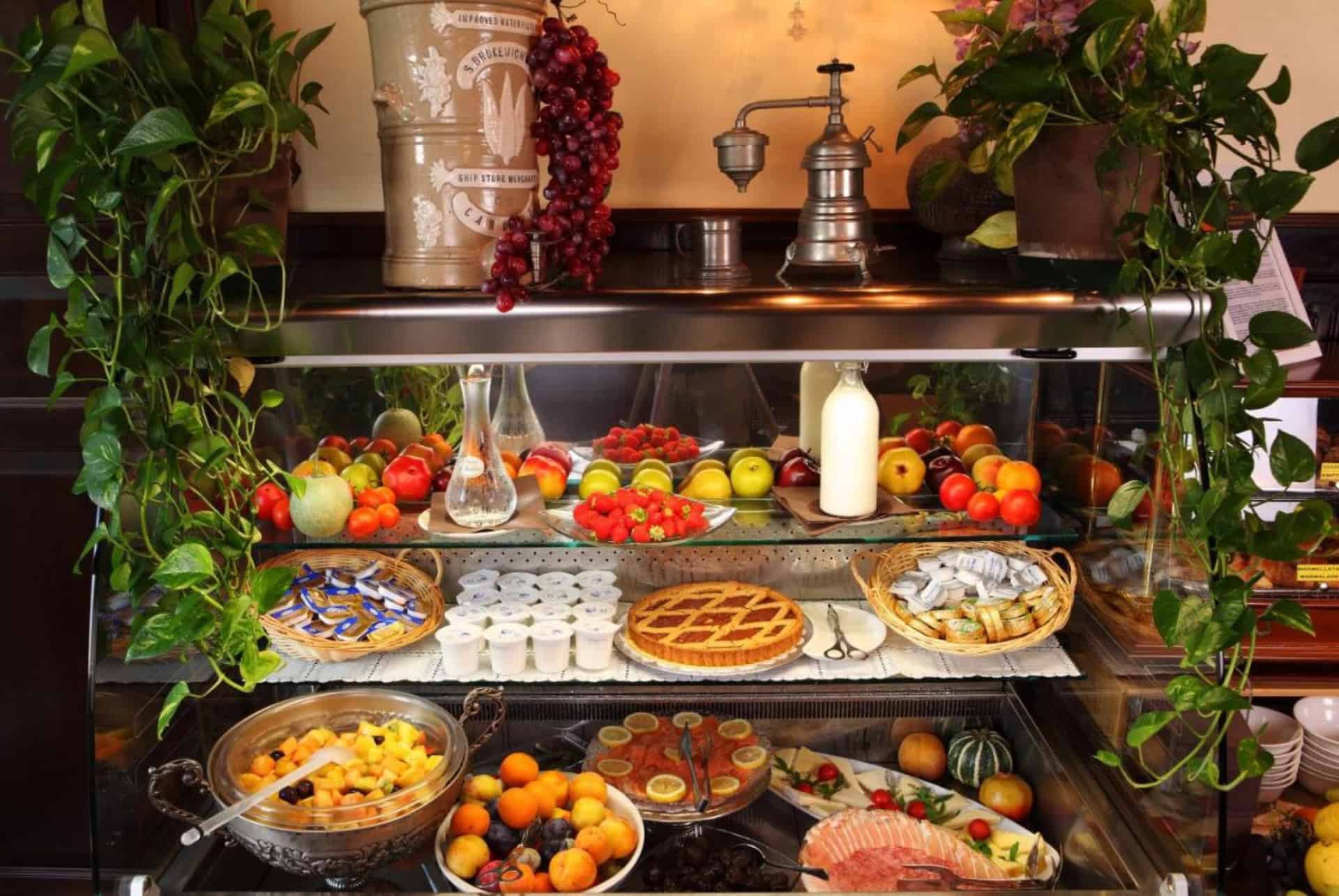 petit dejeuner buffet a la pensione accademia villa maravege