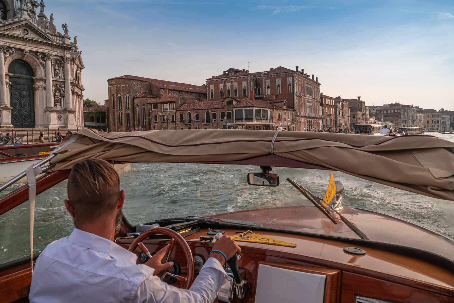 bateau taxi a venise