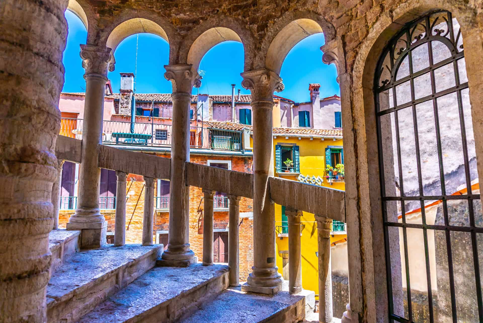 quartier de san marco palais contarini del bovolo