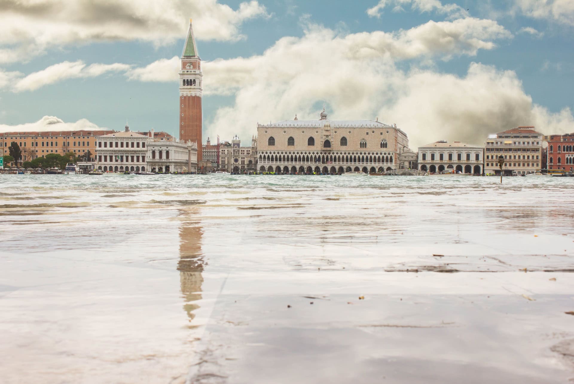 que faire durant une aqua alta a venise